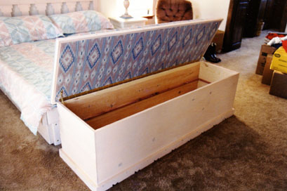 mauve pine blanket box